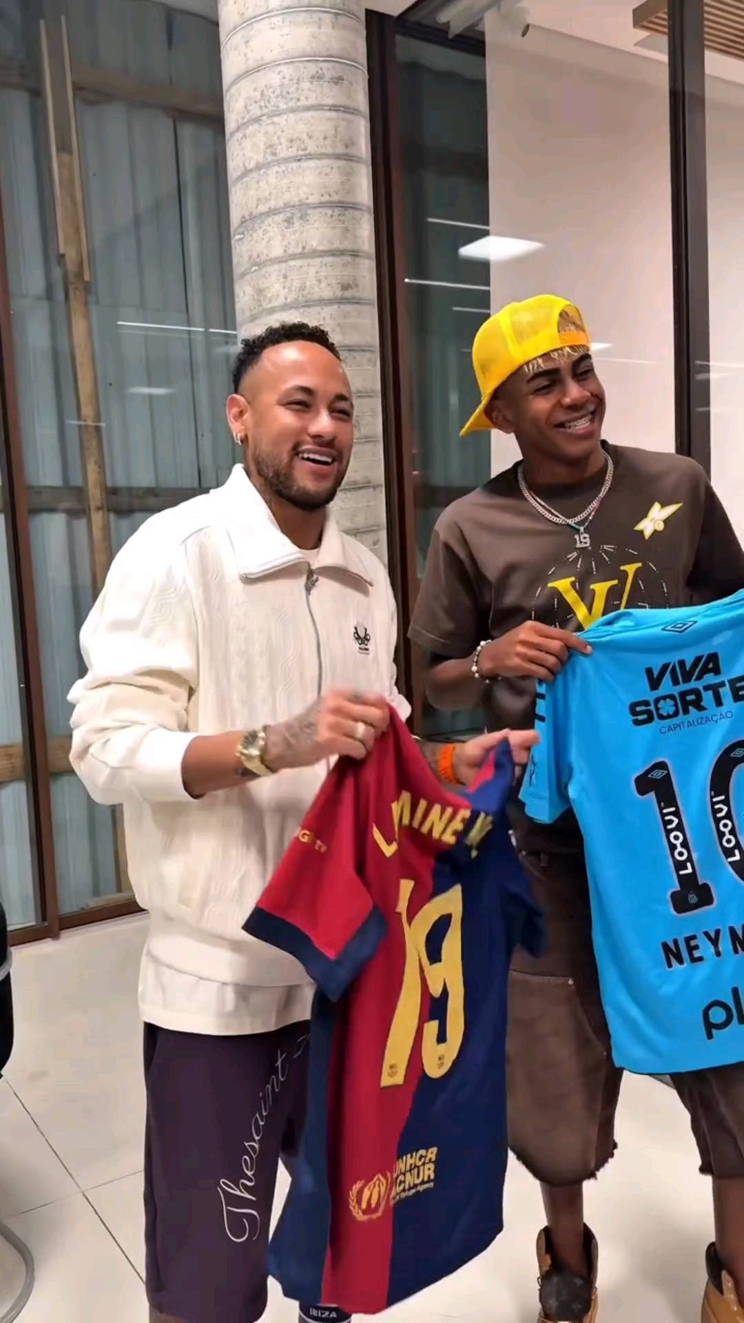 米兰体育官网-巴萨翻盘哥伦比亚,内马尔统治全场的简单介绍